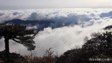 云层越过中国的山脉